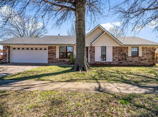 1108 SE 17th St, Pryor, OK 74361