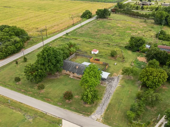 10 Horseman Dr, Lucas, TX 75002