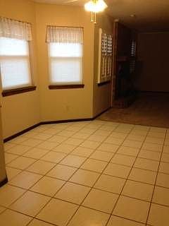 3rd image of 1206 E Rose Ln