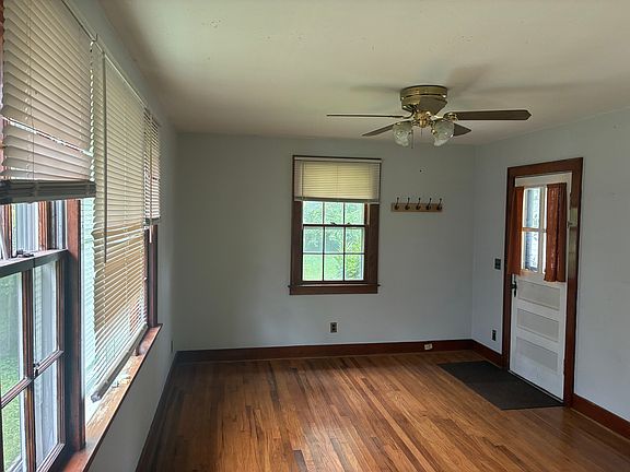 4th image of 360 Glenrose Ave