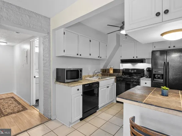 1824 Metzerott Rd APT B5, Adelphi, MD 20783