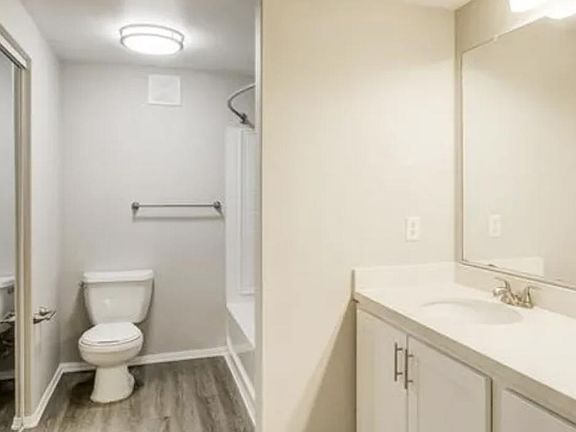 3rd image of 620 S Napoleon Ave
