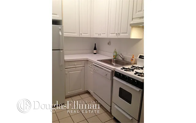 Rented by Douglas Elliman | media 31