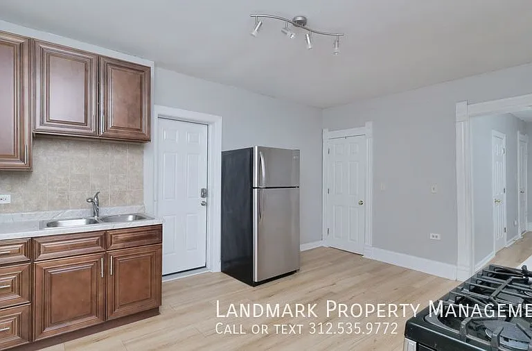 1917 S May St #1R — Photo 7