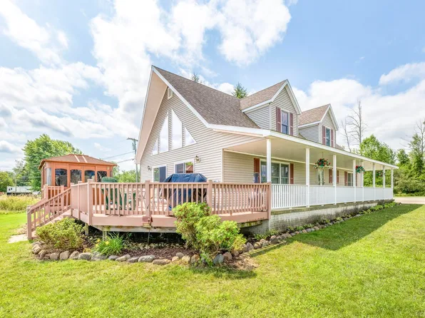 5020 Shorefront Ln, Port Hope, MI 48468