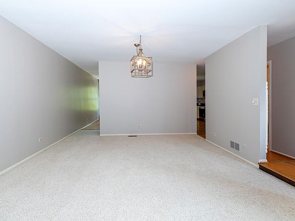 5th image of 1035 Oakview Dr #4