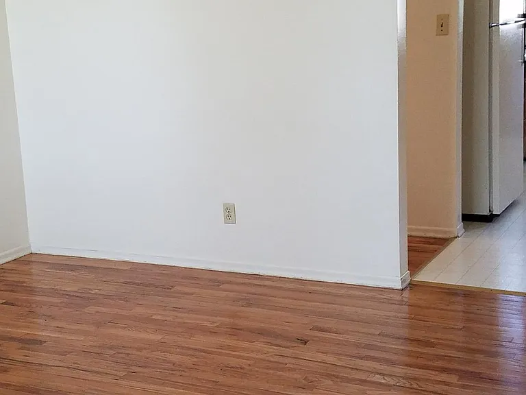 2103 Bartlett St — Photo 5