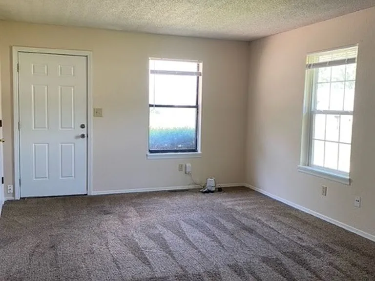 1437 N Wabash Ave — Photo 2