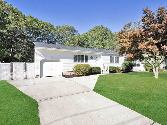 4th image of 12 Shenandoah Blvd
