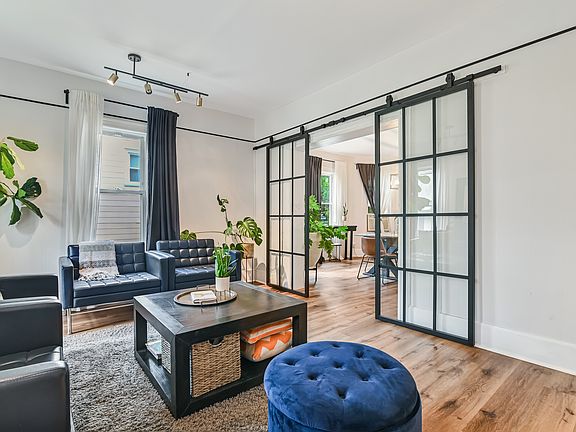 Living Room (2nd Bedroom)