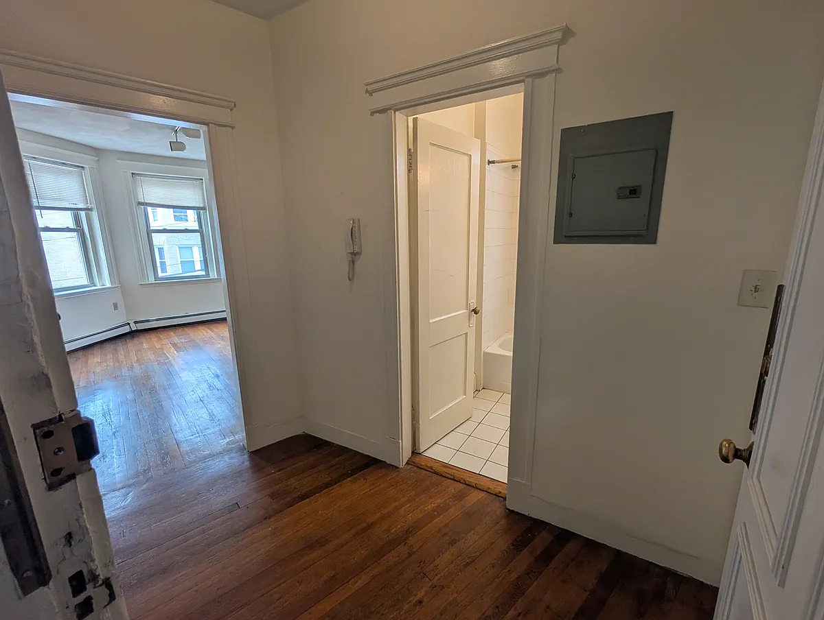 Building Photo - 15 Colborne Rd #12