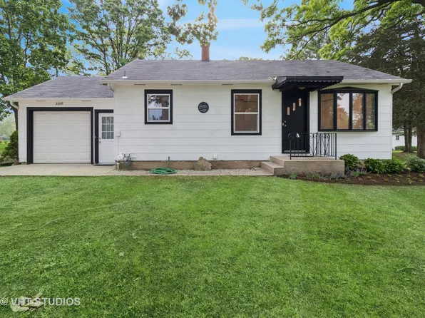 2309 N Riverside Dr, McHenry, IL 60051