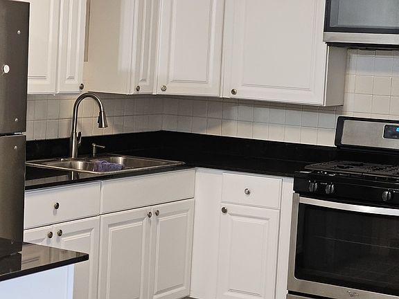 5th image of 18361 Glen Oak Ave APT 1B