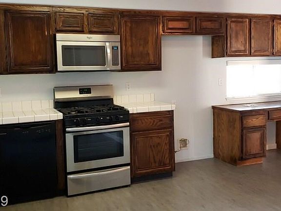 5th image of 2744 Woodbine Ave