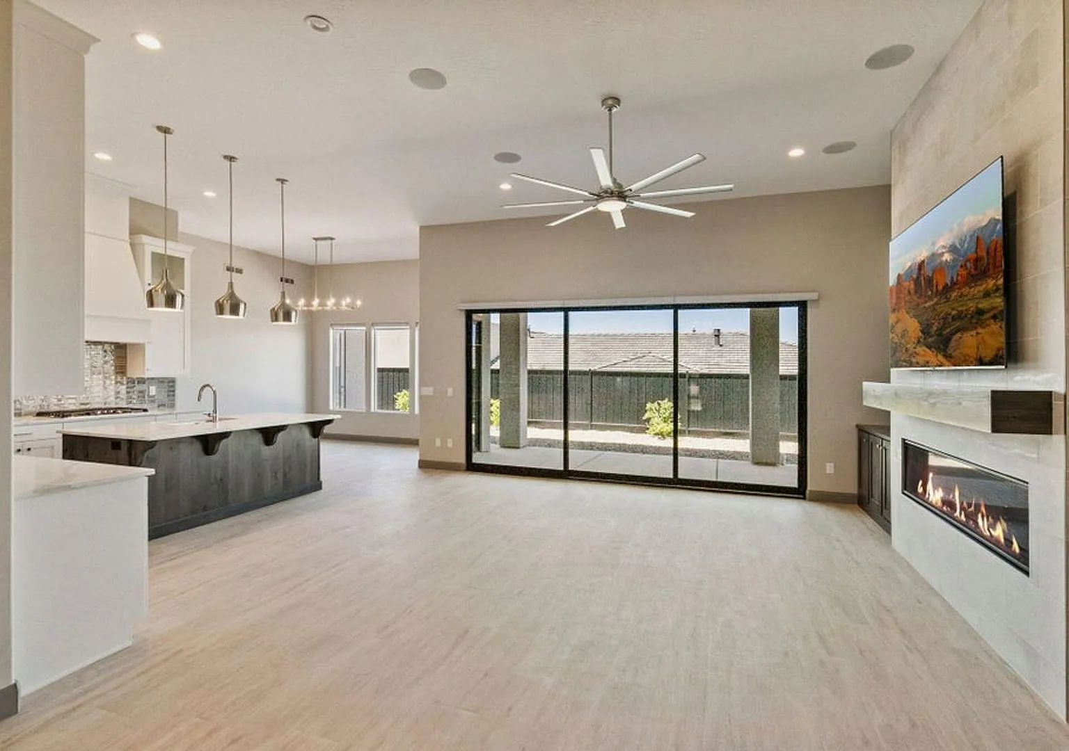 Your Modern Desert Escape Awaits! — Photo 2