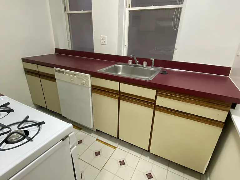 201 S 12th St #2C — Photo 11