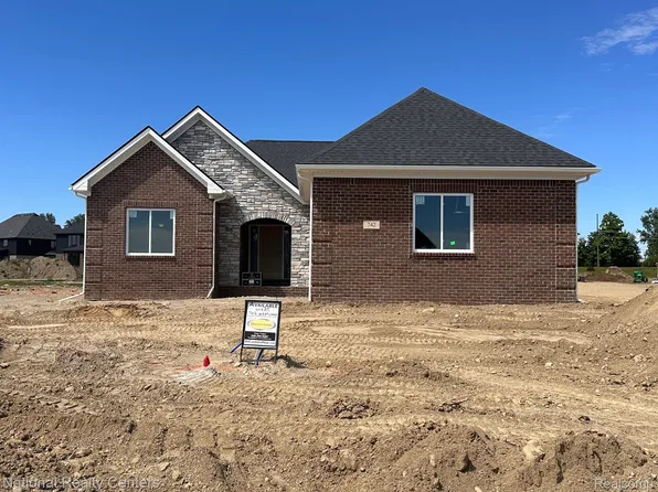 742 Westlake Ave, Oxford, MI 48371