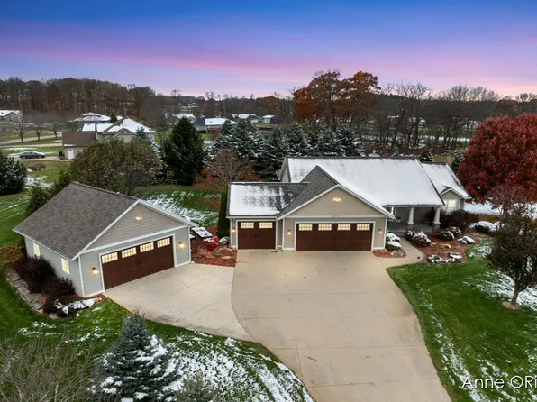 5575 Creekridge Dr, Middleville, MI 49333