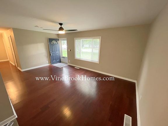 3rd image of 4209 N Sheridan Ave
