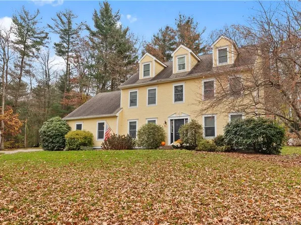 32 Stonehedge Drive, Tolland, CT 06084