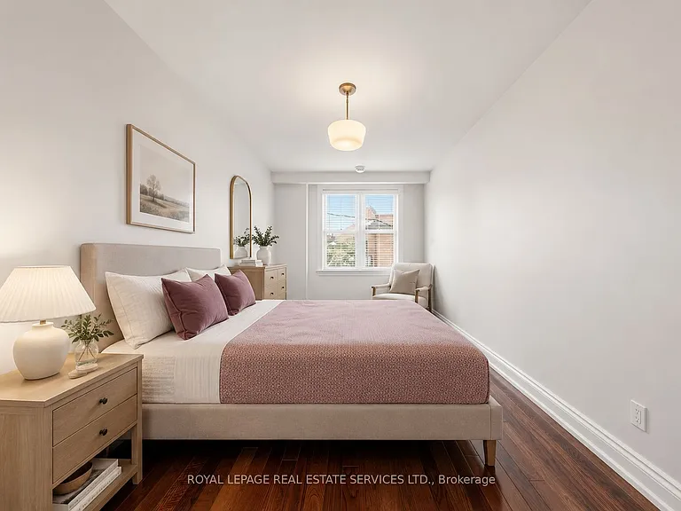 1612 Dundas St W #UPPER — Photo 16