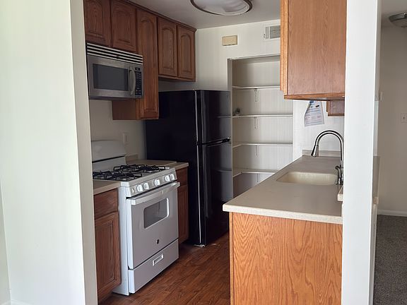 4th image of 48 Ridgelawn Rd #D