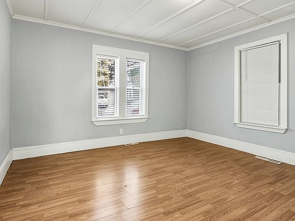 5th image of 18 Pentucket St