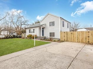 70 E Minerva Road, Lindenhurst, NY