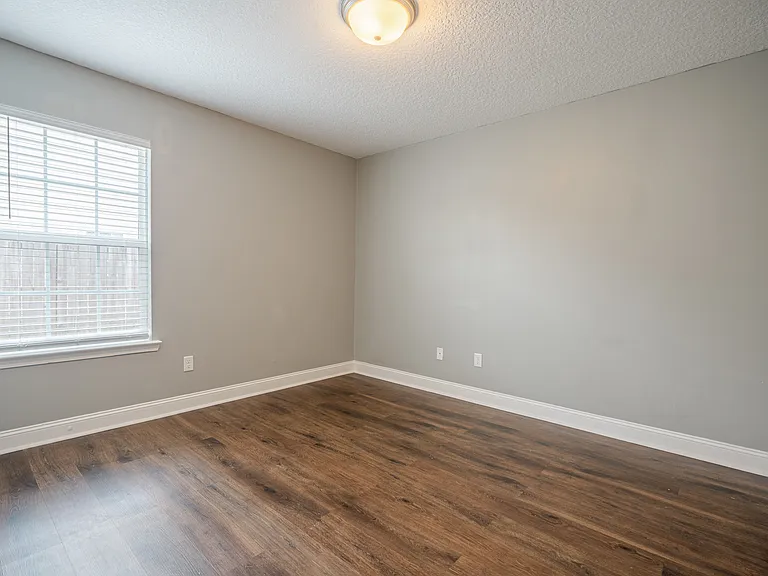 717 Highgrove Ct — Photo 26