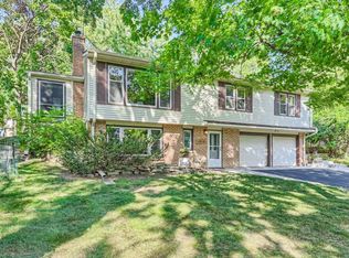 13910 Knollway Dr S, Minnetonka, MN 55305