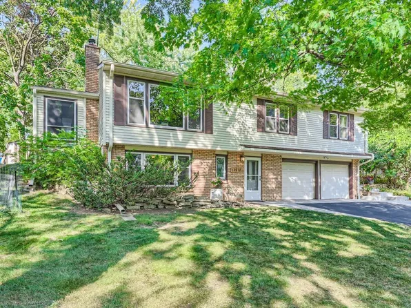 13910 Knollway Dr S, Minnetonka, MN 55305