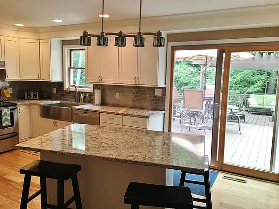 5th image of 22 Amethyst Dr