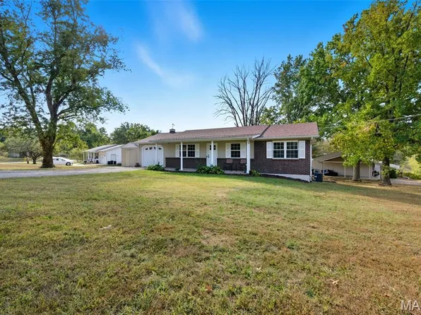 49 El Sahara Dr, Cedar Hill, MO 63016