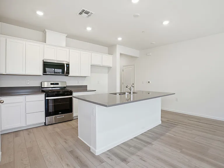 16047 Pirates Cove Ln — Photo 7