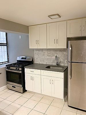 2nd image of 70 Pinehurst Ave #B2