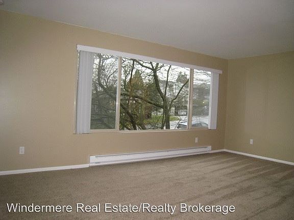3rd image of 3326 Lombard Ave