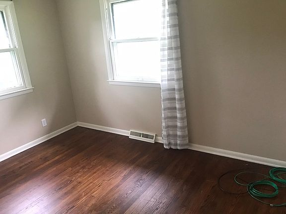 3rd image of 308 E Graceland Heights Dr
