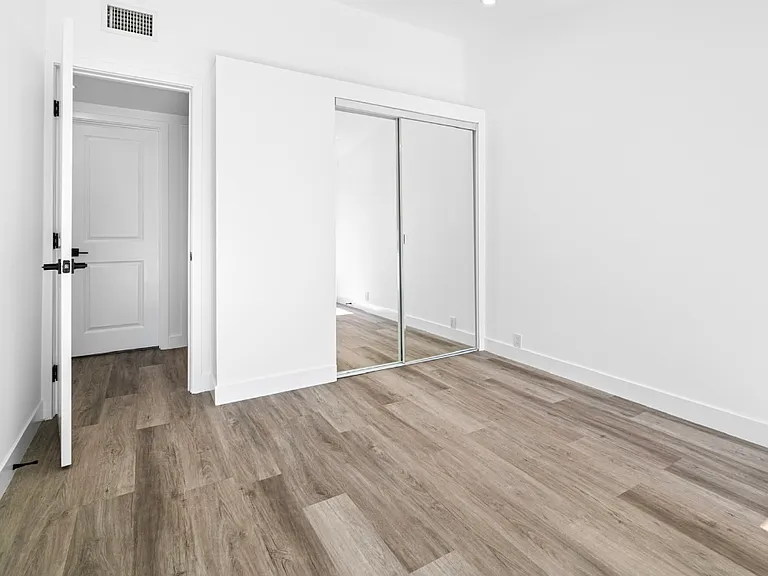 6445 Oakdale Ave — Photo 13