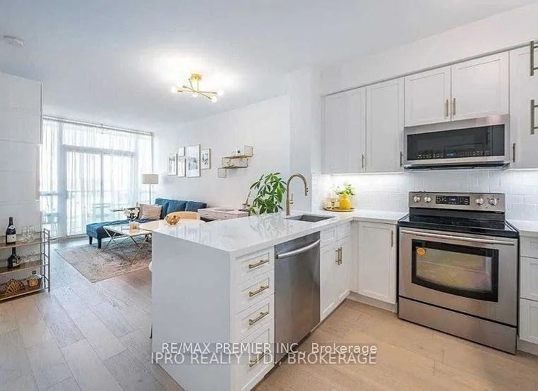 3391 Bloor St W #411 — Photo 6