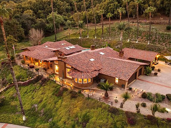 2nd image of 1951 Cloverdale Rd