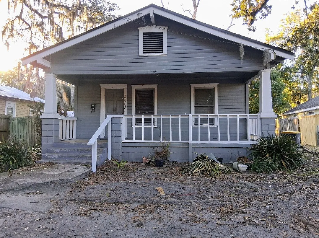3 bed, 896 sqft, $1,100 — Photo 1