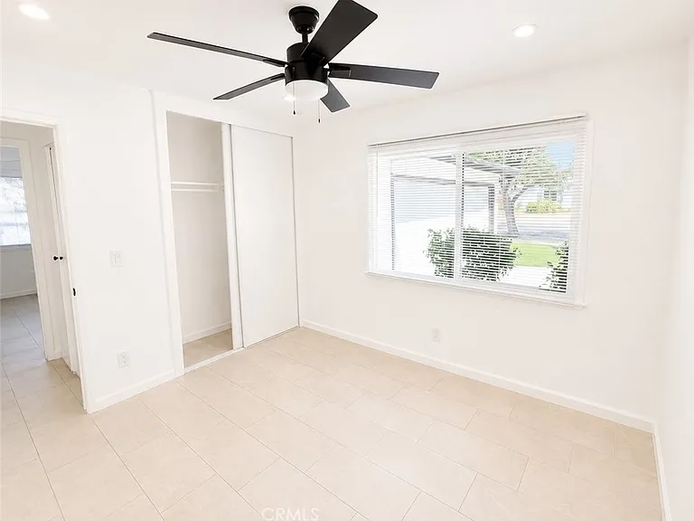 23926 Hamlin St — Photo 9