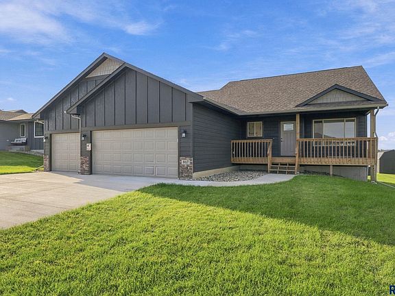 2nd image of 817 Sarah C Cir