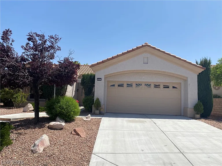 10013 Woodhouse Dr — Photo 2