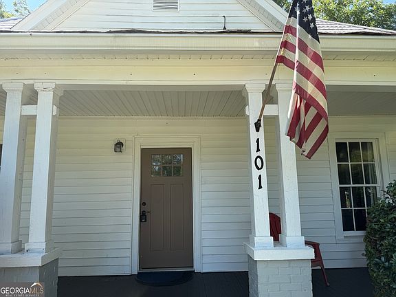4th image of 101 Harvey St