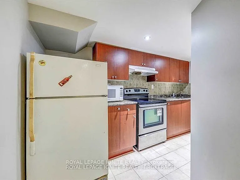32 Lansbury Dr #BASEMENT — Photo 13