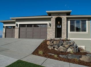 412 W Veneto Cir, Medford, OR