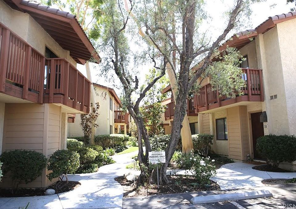 1st image of 5760 Owensmouth Ave Unit 29
