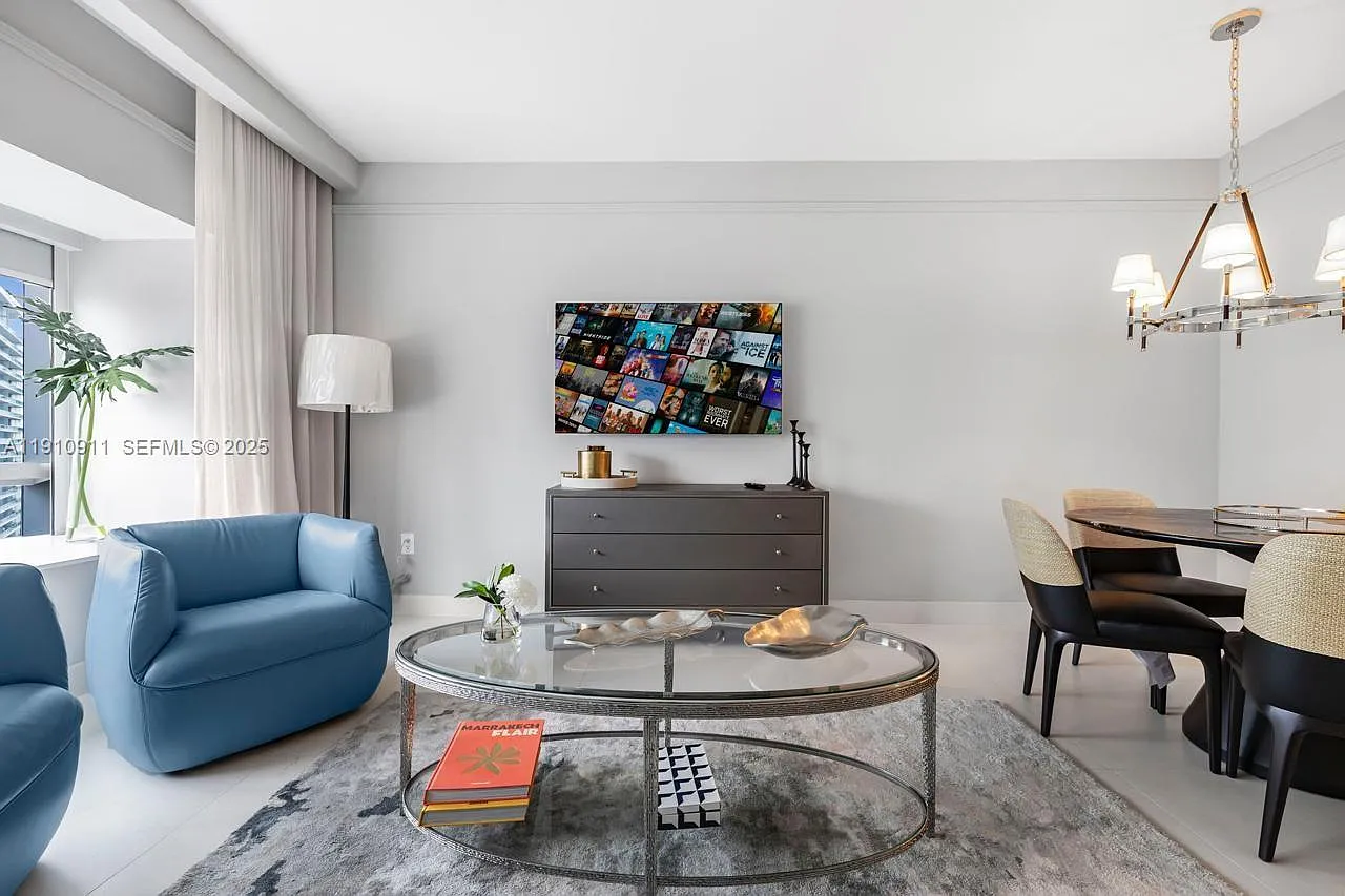 1 bed, 983 sqft, $11,000 — Photo 2