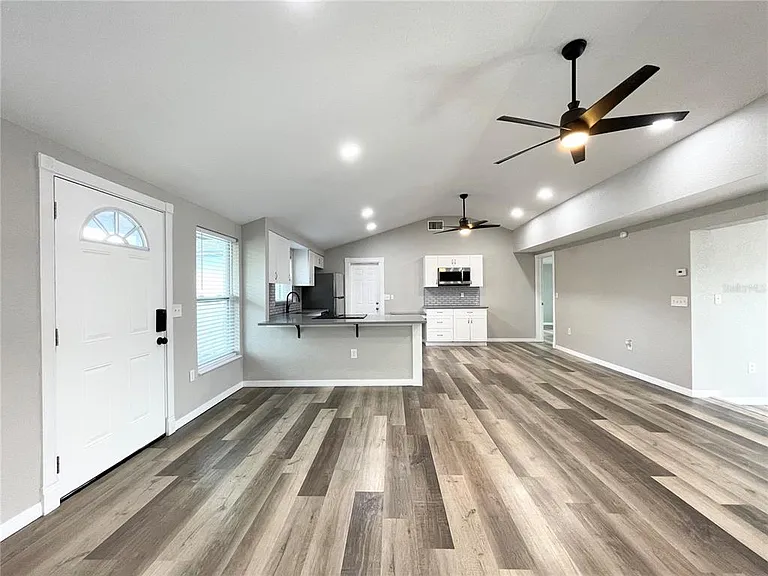 11241 Yewtree Ave — Photo 3